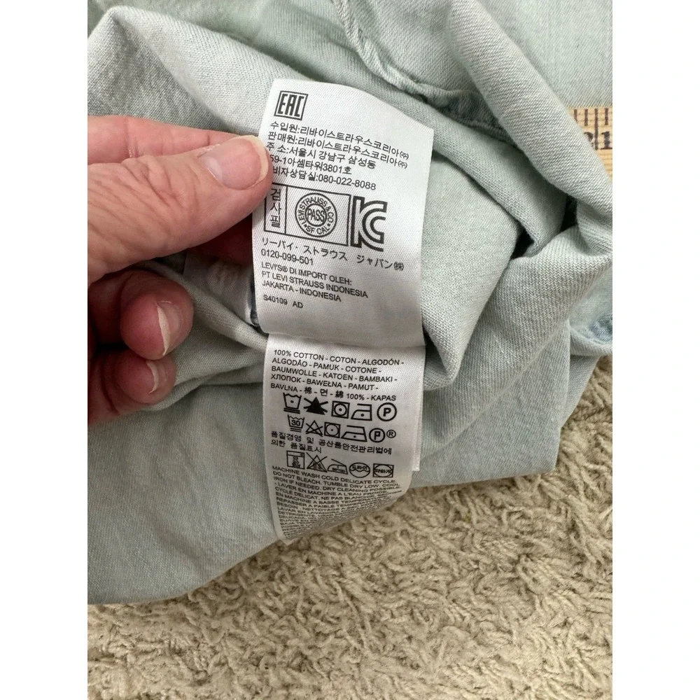 Levis excellent no
